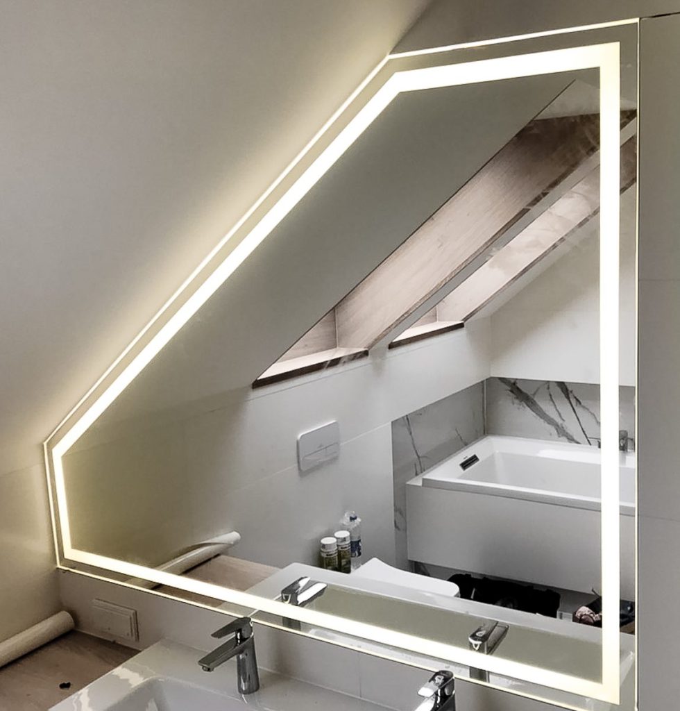 Lustro LED poddasze skos