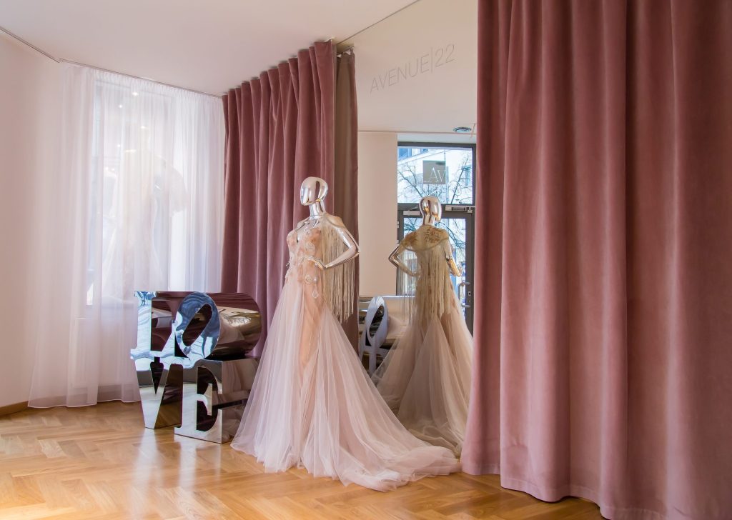 Lustro salon sukien